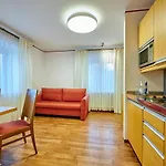 公寓式酒店 Gaestehaus Wenisch 施特劳宾